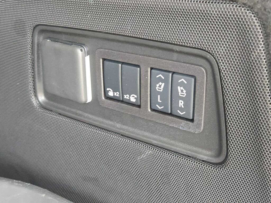 Used 2025 Cadillac Escalade Sport w/ Touring Package AWD/4WD image 17