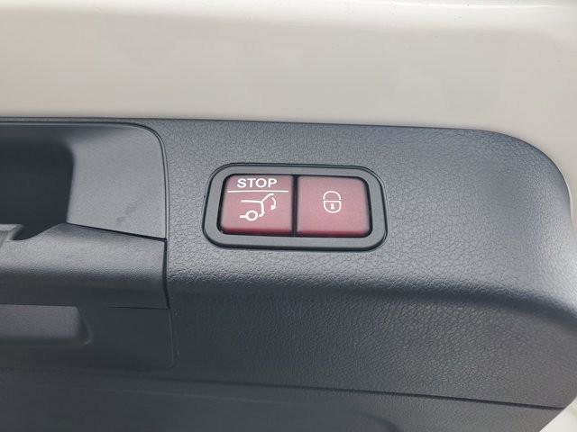 Used 2023 Mercedes-Benz GLB 250 w/ Premium Package image 12