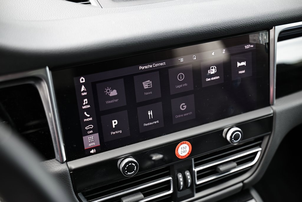 Certified 2024 Porsche Macan image 39