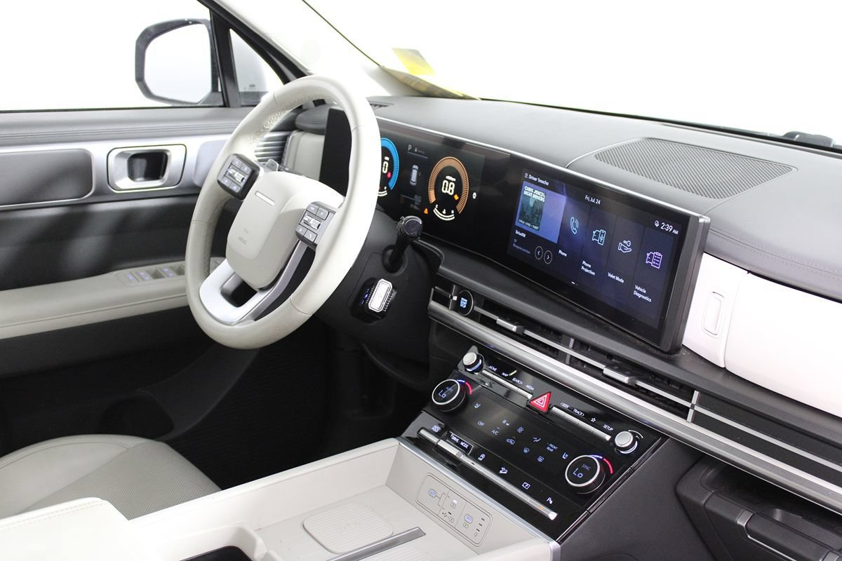Used 2024 Hyundai Santa Fe SEL FWD image 25