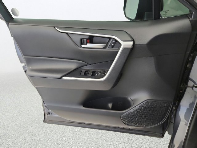 Used 2022 Toyota RAV4 XLE Premium AWD/4WD image 22