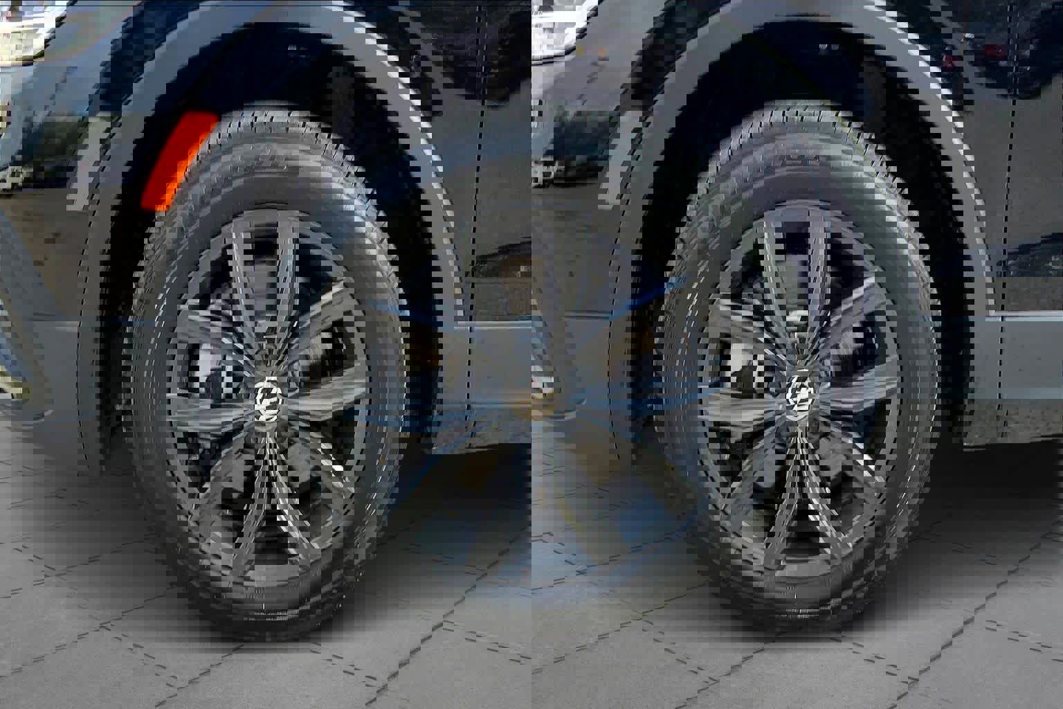 Used 2024 Volkswagen Tiguan SE image 10