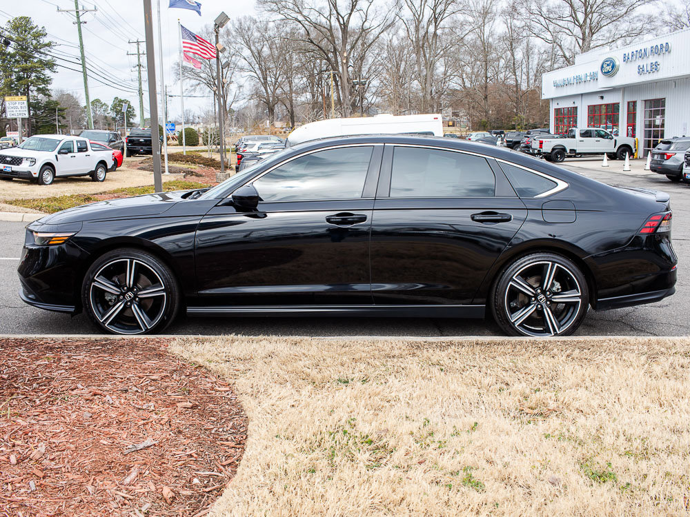 Used 2024 Honda Accord Sport image 3