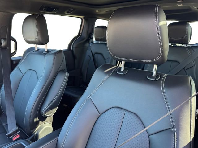 New 2026 Chrysler Pacifica Select image 13