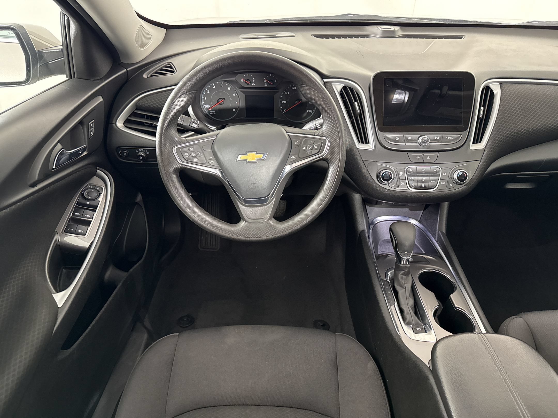 Used 2023 Chevrolet Malibu LT FWD image 25