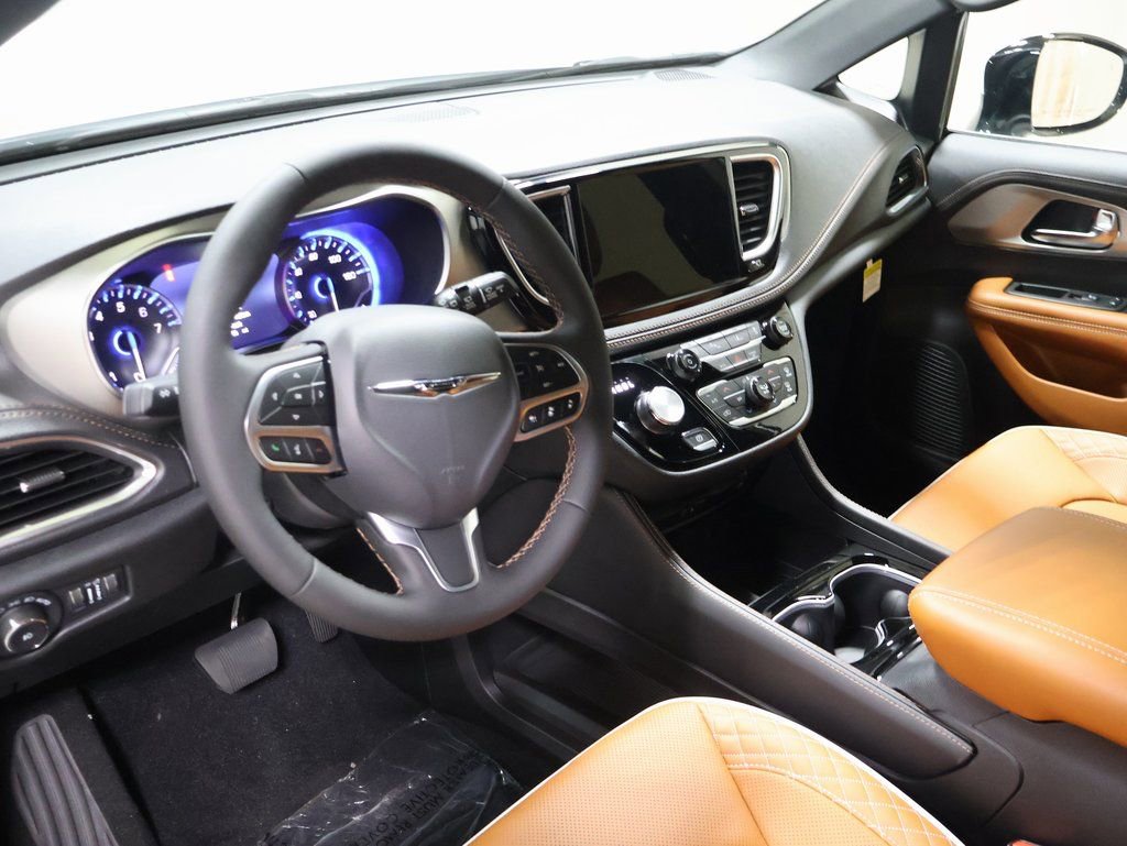 New 2026 Chrysler Pacifica Pinnacle w/ Trailer Tow Group image 25