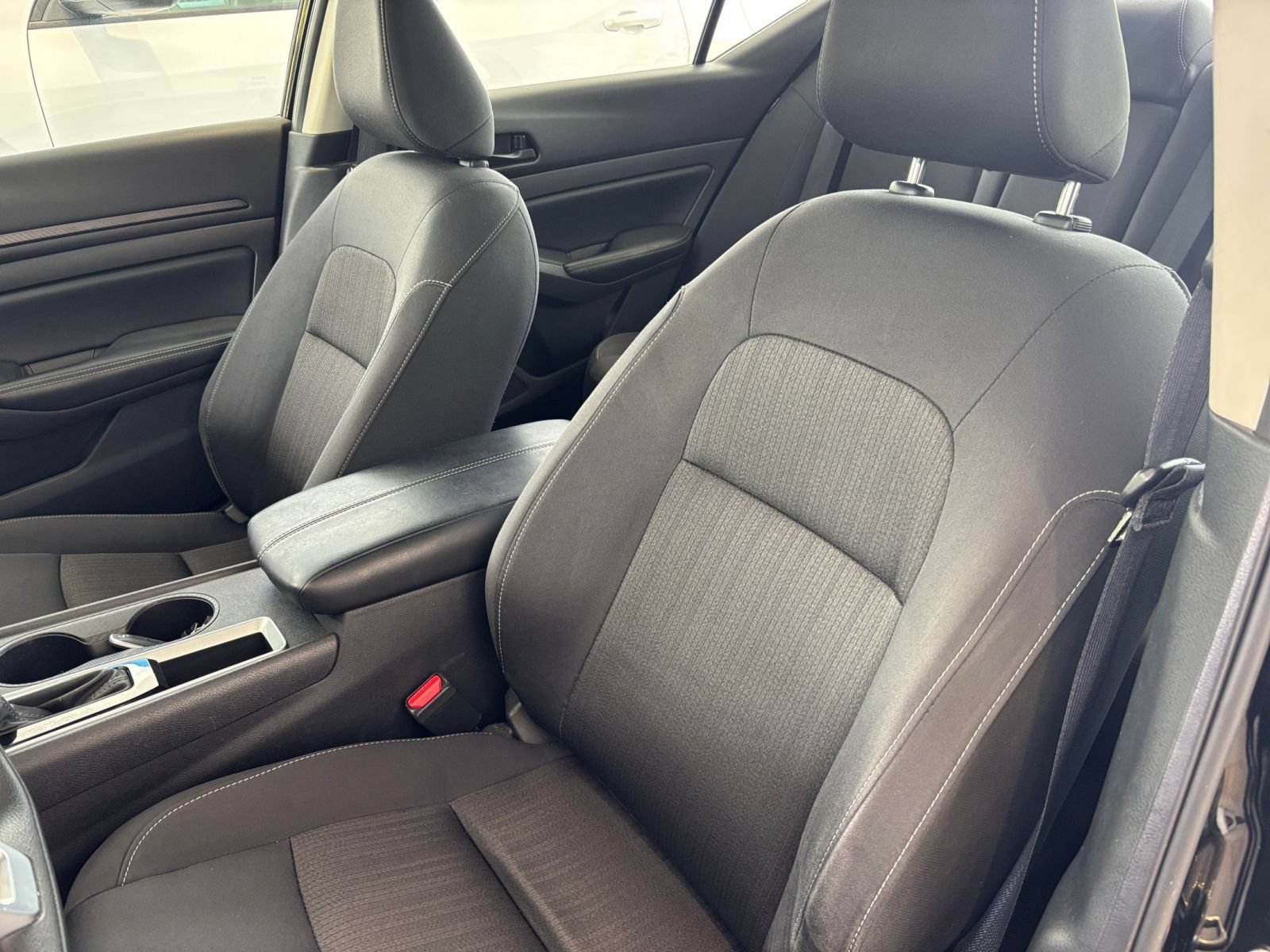 Used 2025 Nissan Altima 2.5 SV FWD image 36