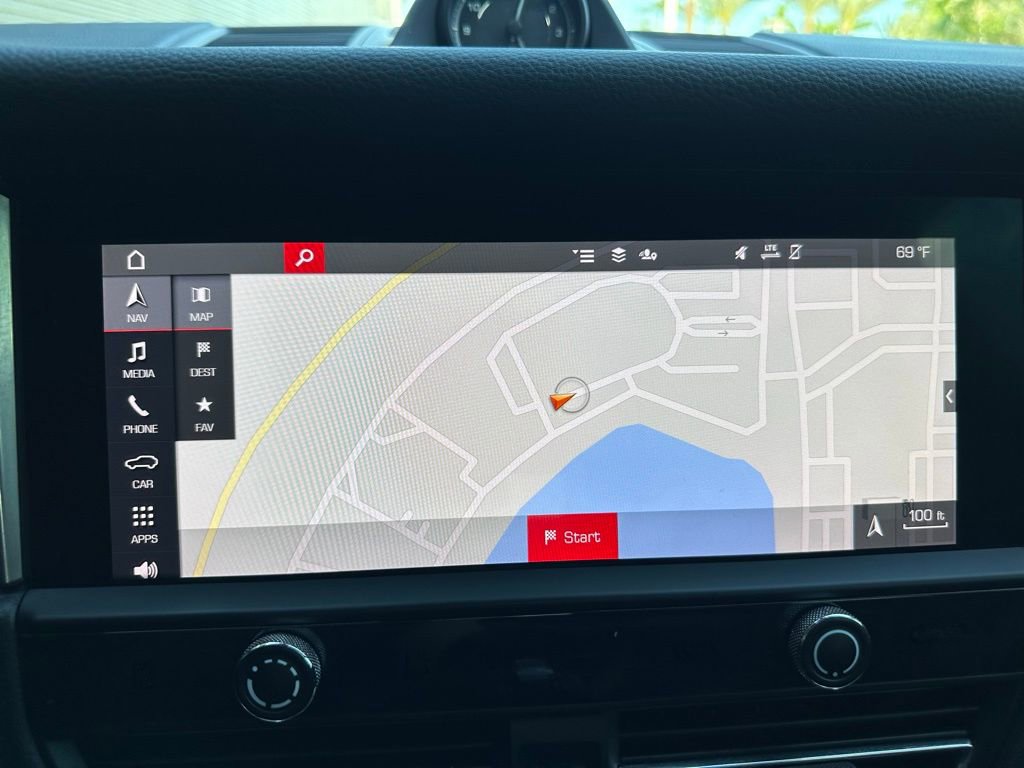 Certified 2023 Porsche Macan AWD/4WD image 31