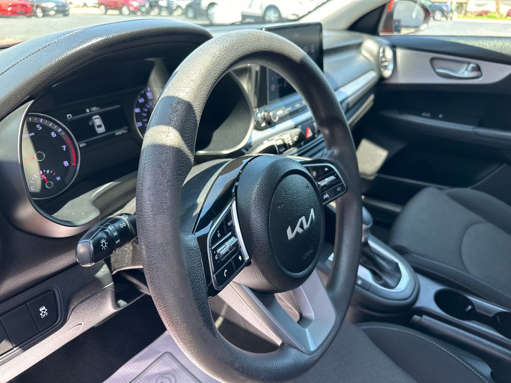 Used 2022 Kia Forte LXS w/ LXS Technology Package FWD image 23