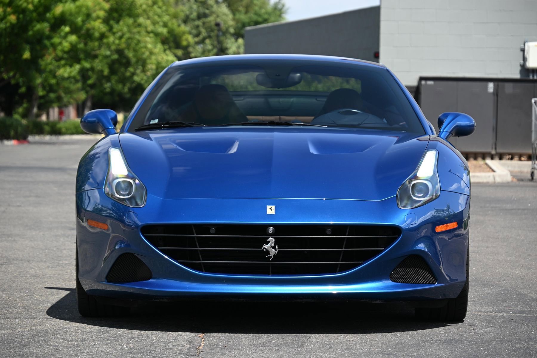 Used 2015 Ferrari California T RWD image 2