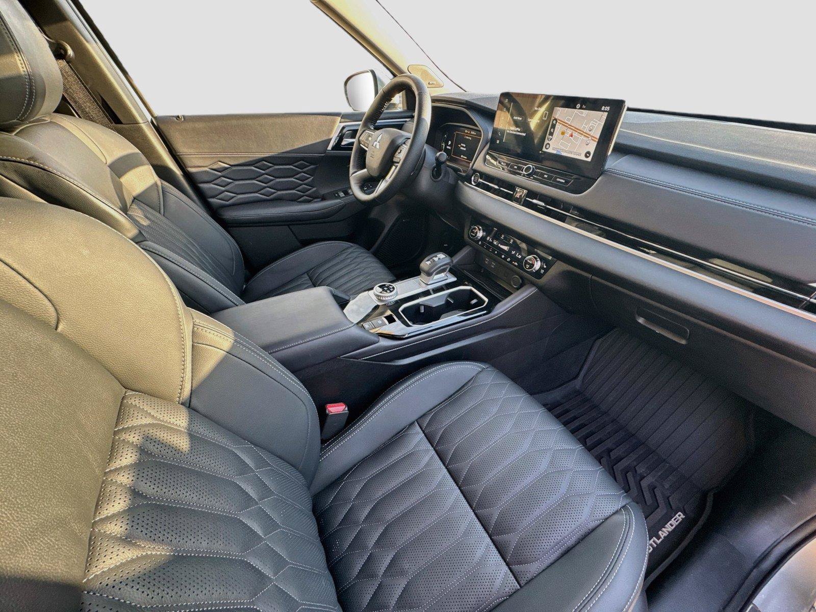 Used 2026 Mitsubishi Outlander SEL FWD image 14