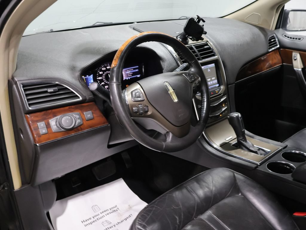 Used 2013 Lincoln MKX AWD image 16