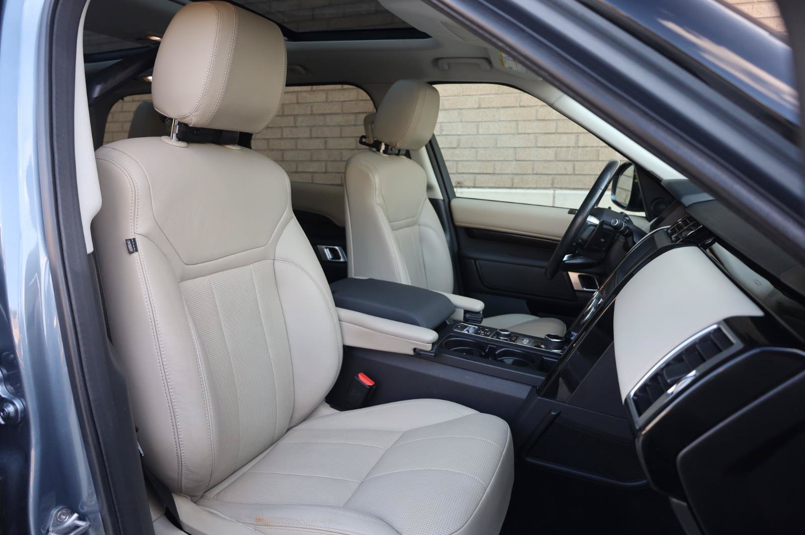 Used 2019 Land Rover Discovery SE AWD/4WD image 35