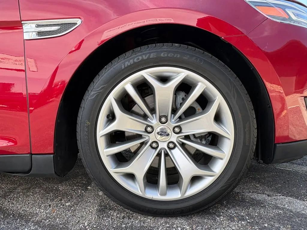 Used 2017 Ford Taurus Limited FWD image 27