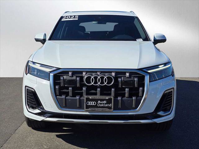 Used 2025 Audi Q7 2.0T Premium w/ Convenience Package image 2