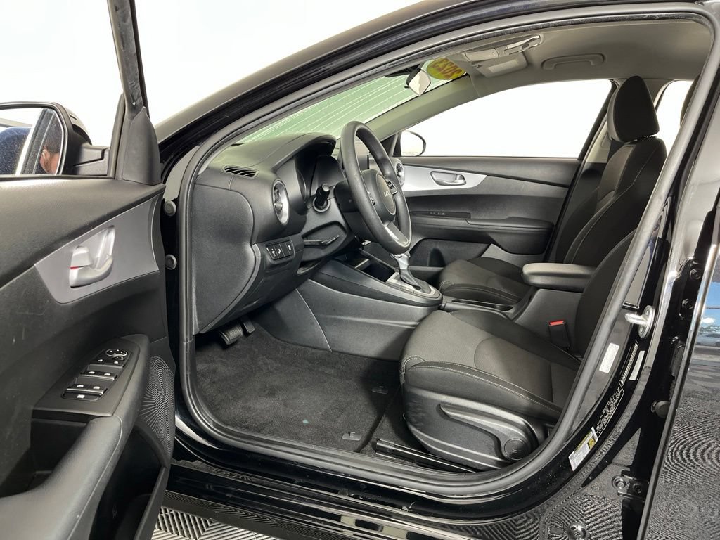 Used 2023 Kia Forte LXS w/ LXS Technology Package FWD image 24
