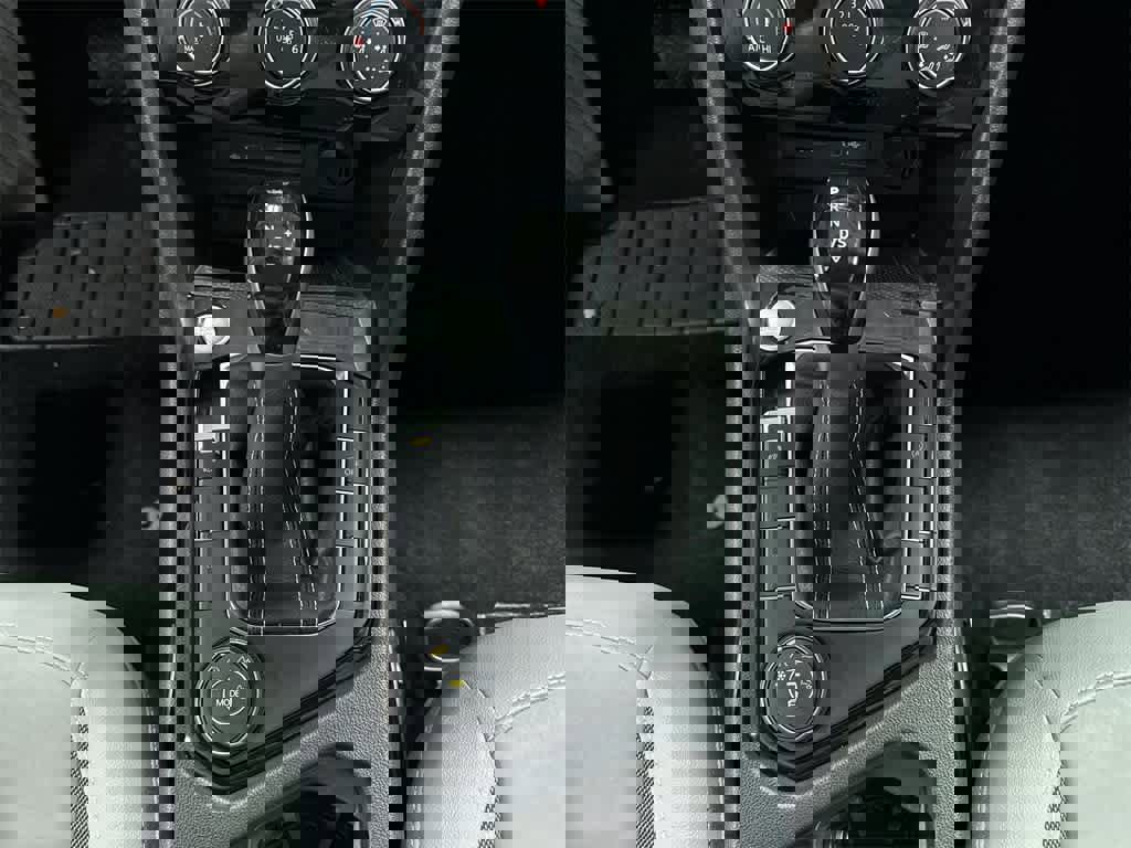 Used 2023 Volkswagen Taos SE w/ Panoramic Sunroof Package image 31