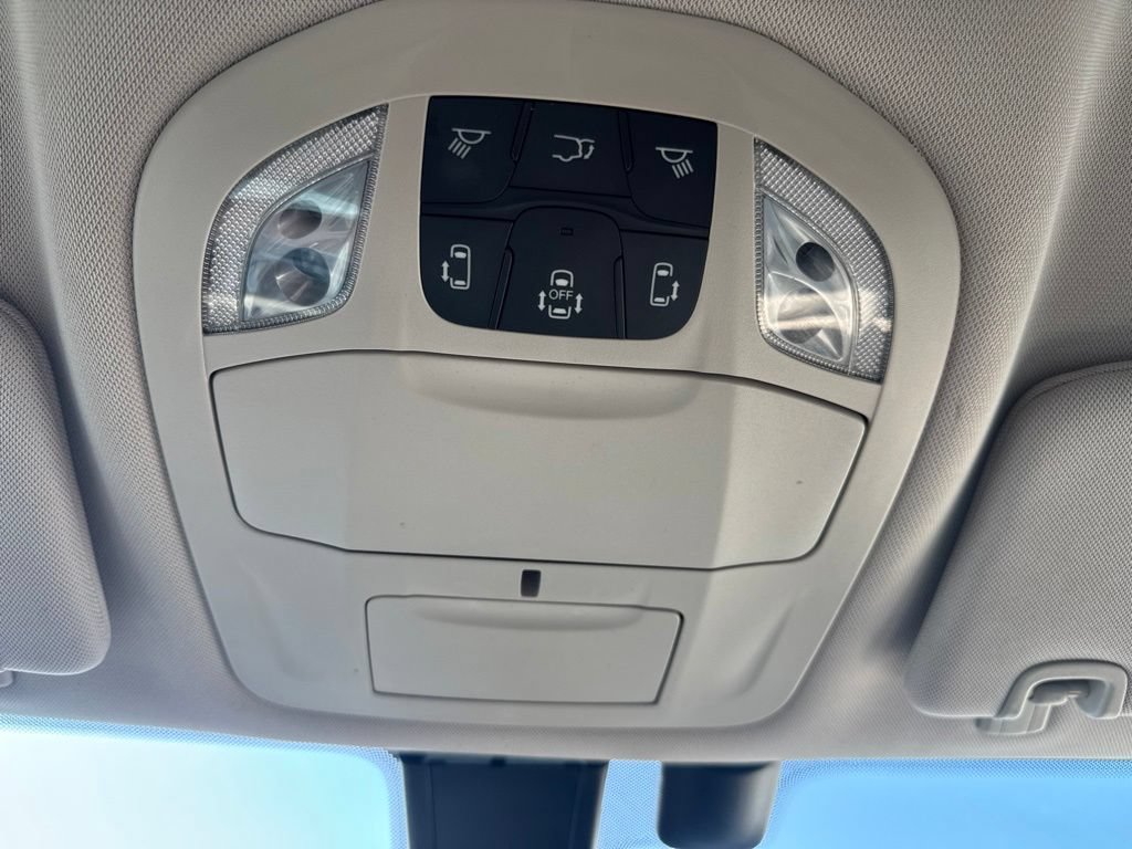Used 2018 Chrysler Pacifica Limited FWD image 29