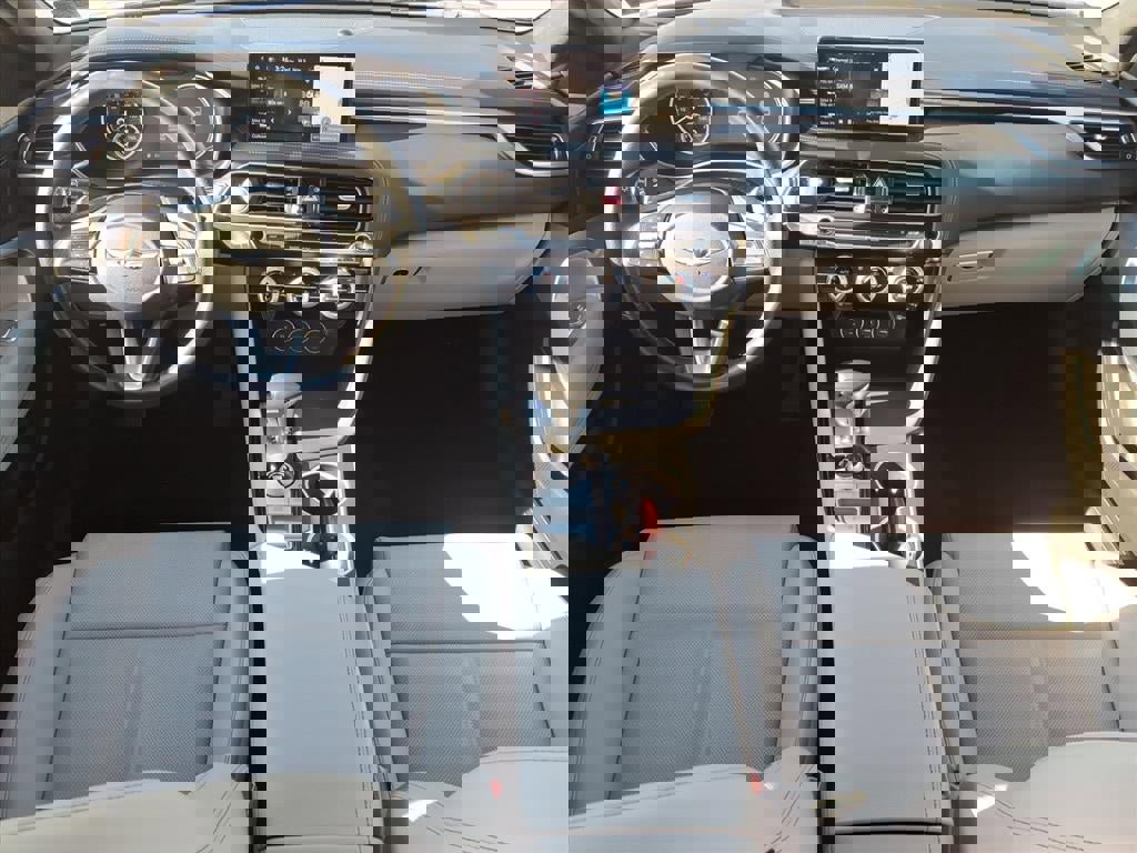 Used 2022 Genesis G70 2.0T image 9