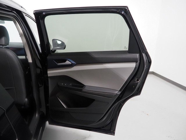Used 2024 Volkswagen Taos SE image 53