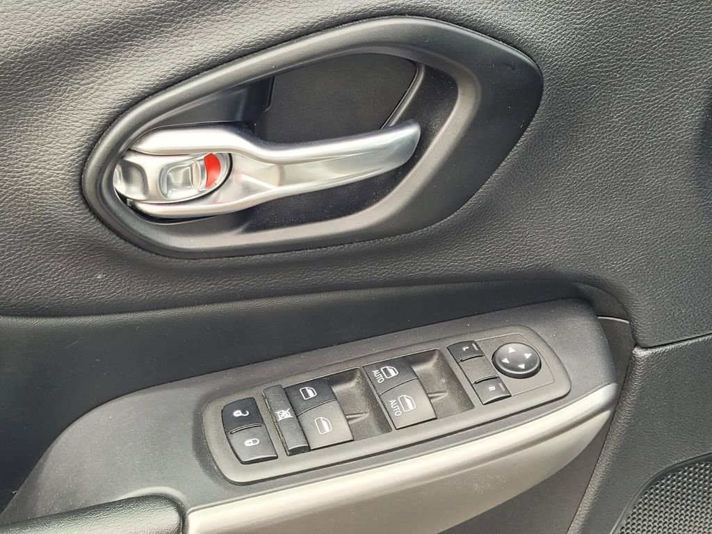 Used 2022 Jeep Cherokee Latitude Lux image 17