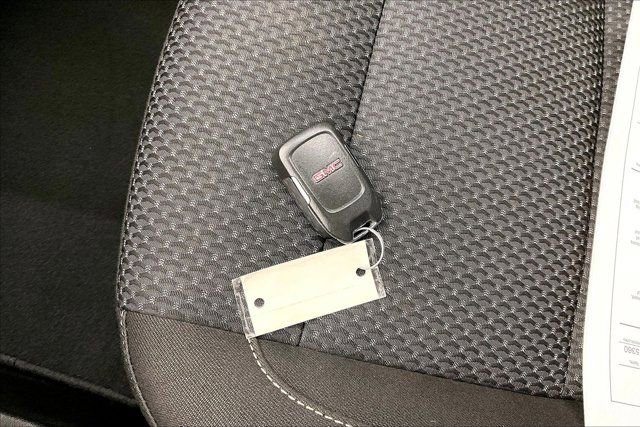 Used 2022 GMC Acadia SLE w/ Driver Convenience Package image 11