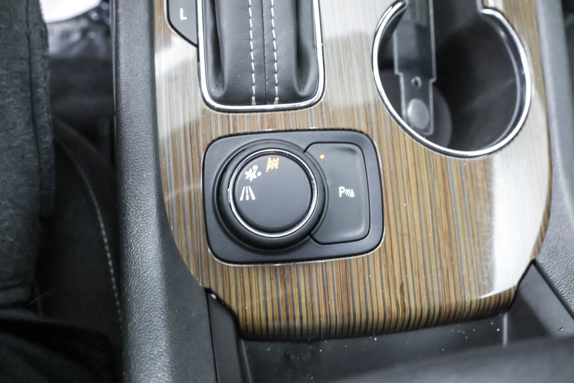 Used 2019 GMC Acadia SLE w/ Driver Alert Package I image 13