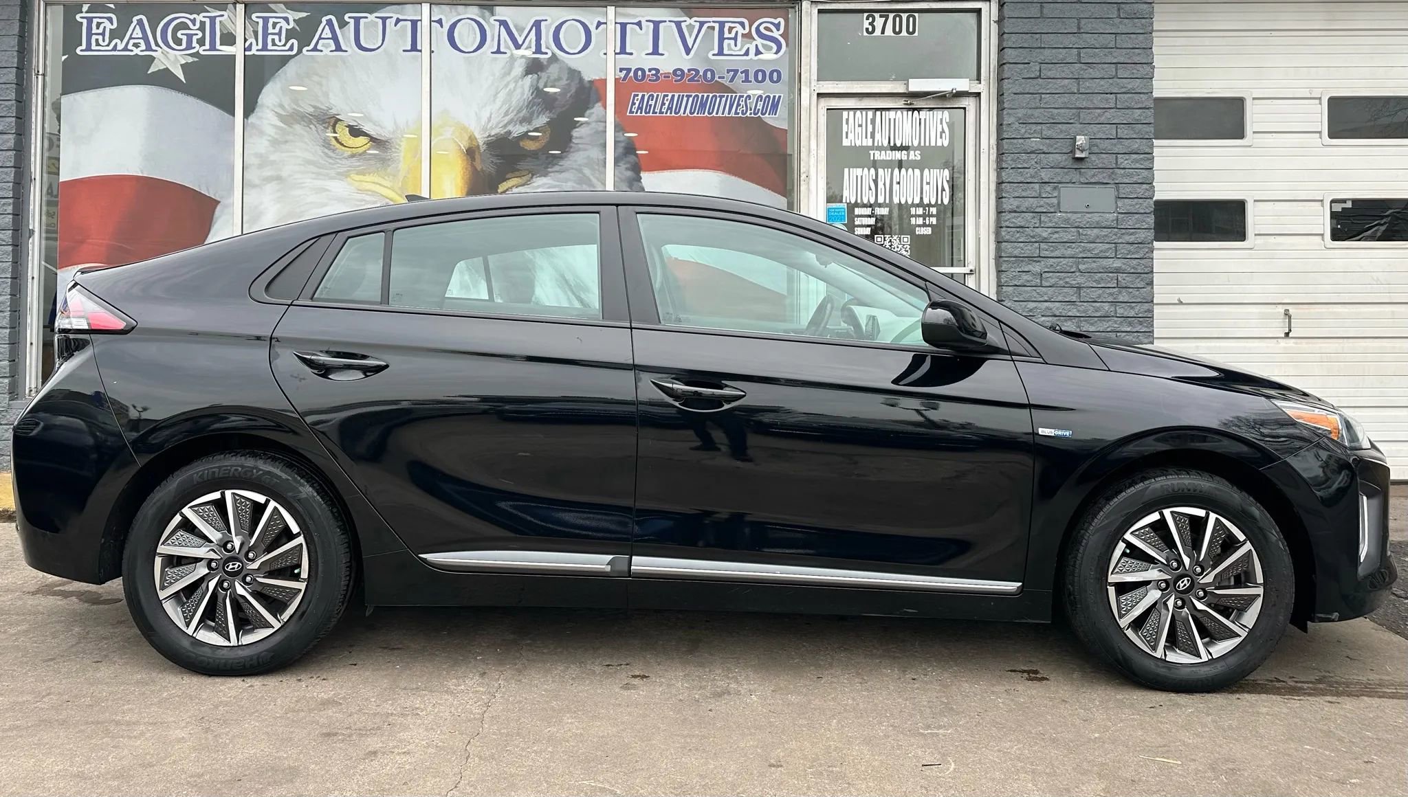 Used 2020 Hyundai Ioniq SE image 2