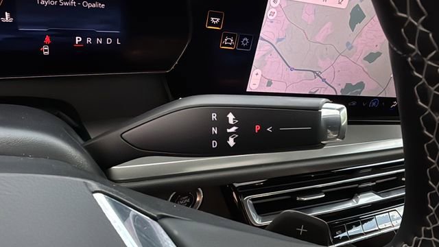 Used 2024 Chevrolet Traverse LT w/ Enhanced Driving Package FWD image 28