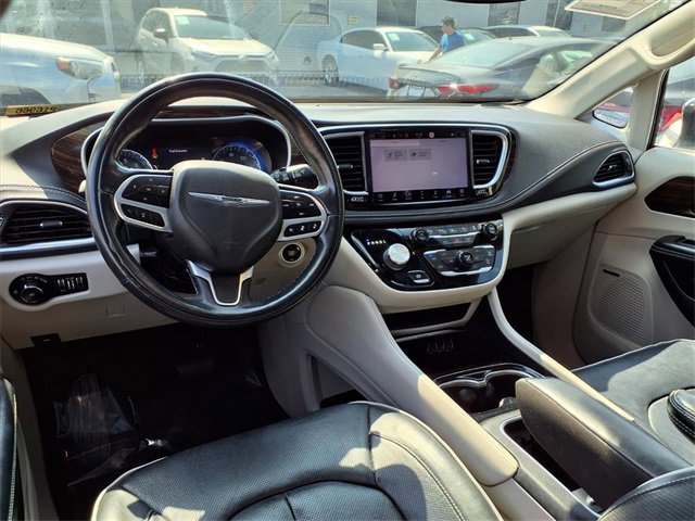 Used 2022 Chrysler Pacifica Limited image 10