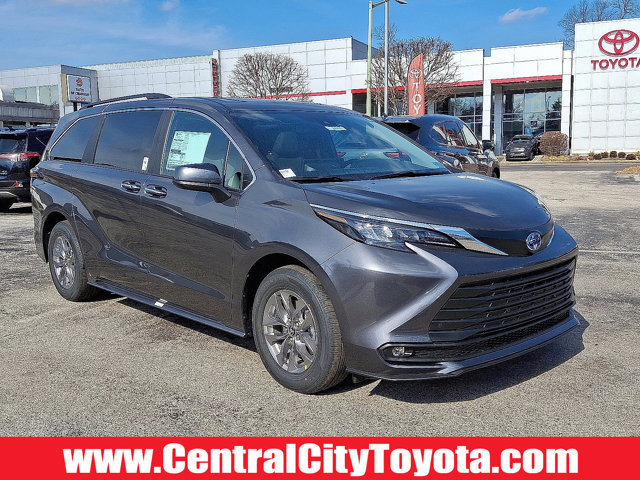Used 2025 Toyota Sienna XLE