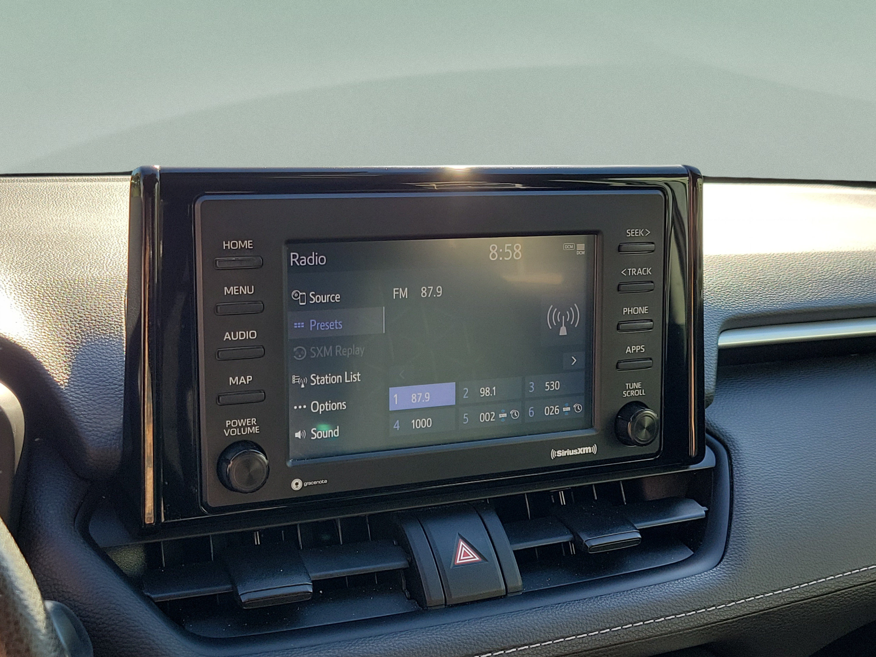 Used 2021 Toyota RAV4 XLE AWD/4WD image 17
