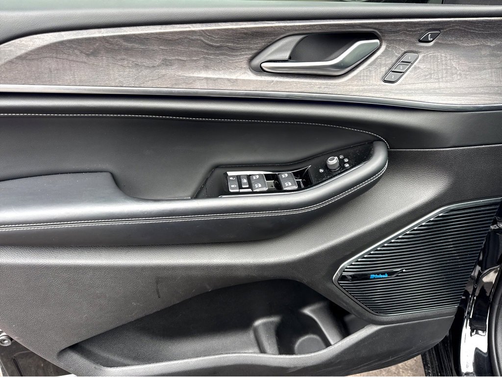 Used 2022 Jeep Grand Cherokee L Overland w/ Luxury Tech Group IV image 13