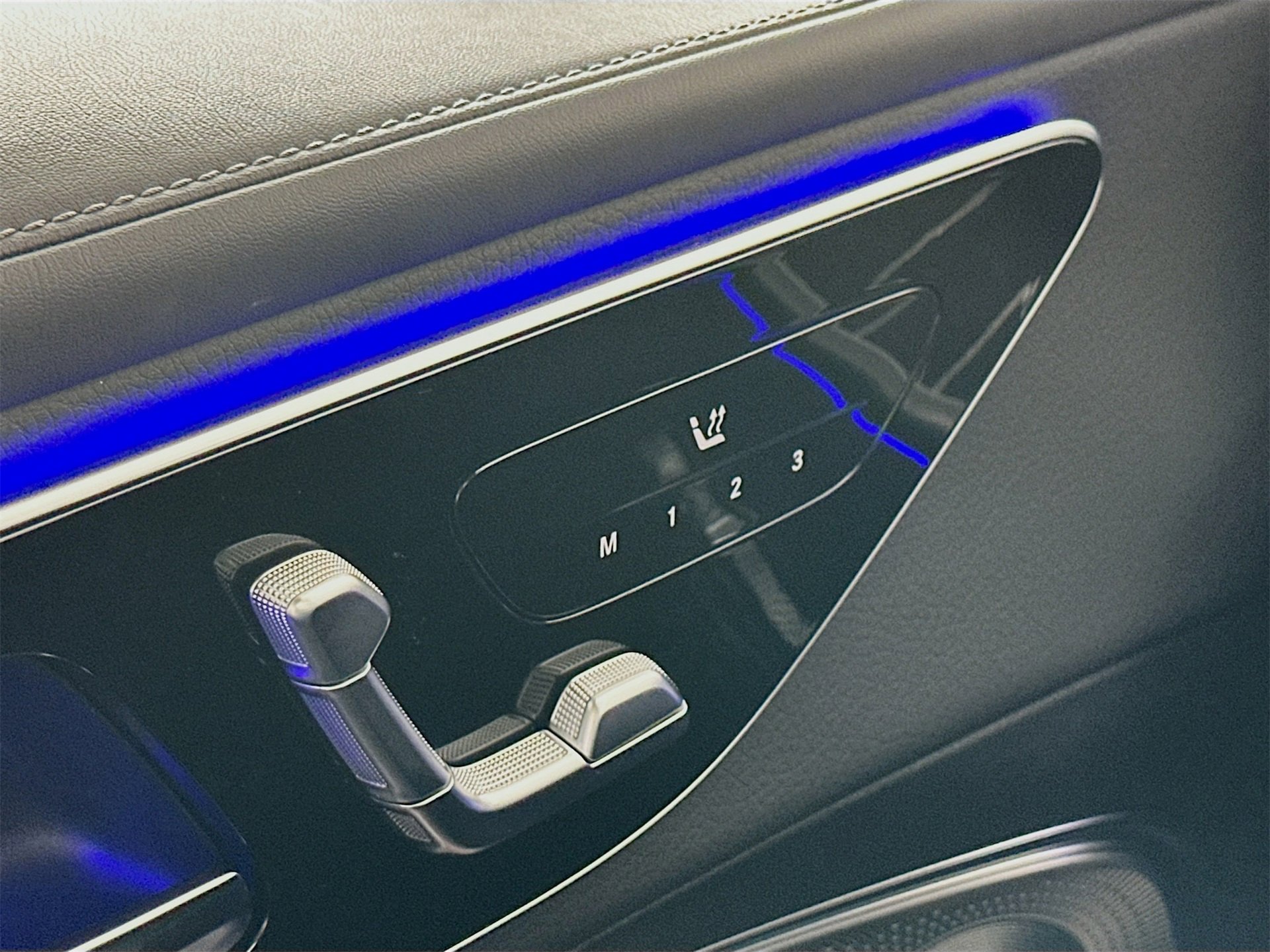 Used 2025 Mercedes-Benz GLC 300 4MATIC image 22