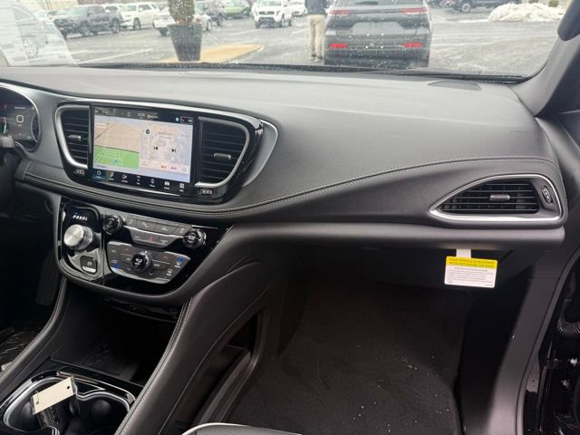 New 2026 Chrysler Pacifica Limited image 23