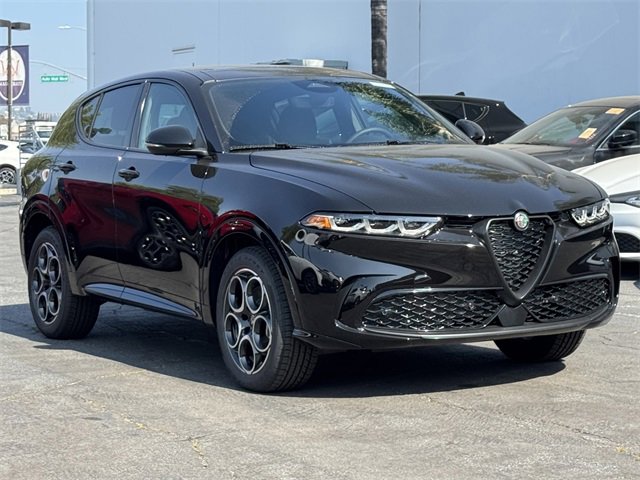 New 2025 Alfa Romeo Tonale w/ Premium Package image 1