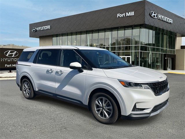 Used 2023 Kia Carnival LX image 1