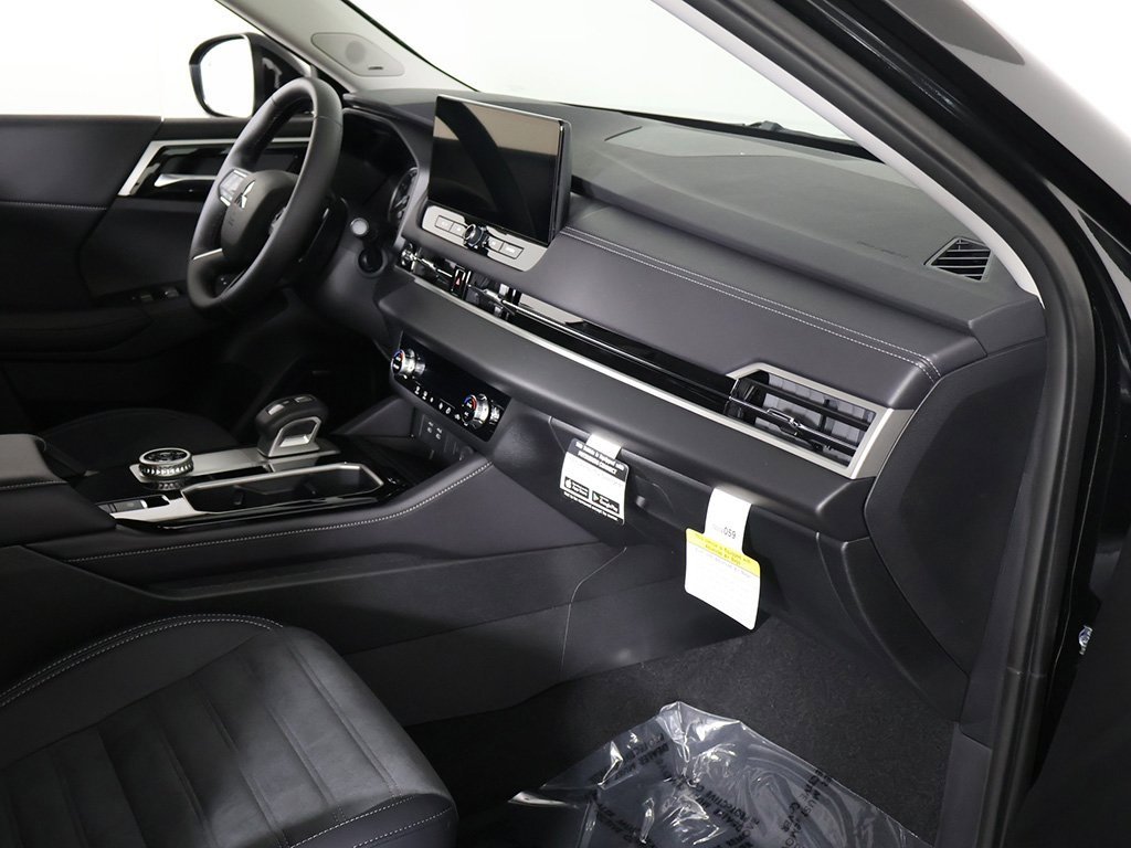 New 2025 Mitsubishi Outlander SE image 26