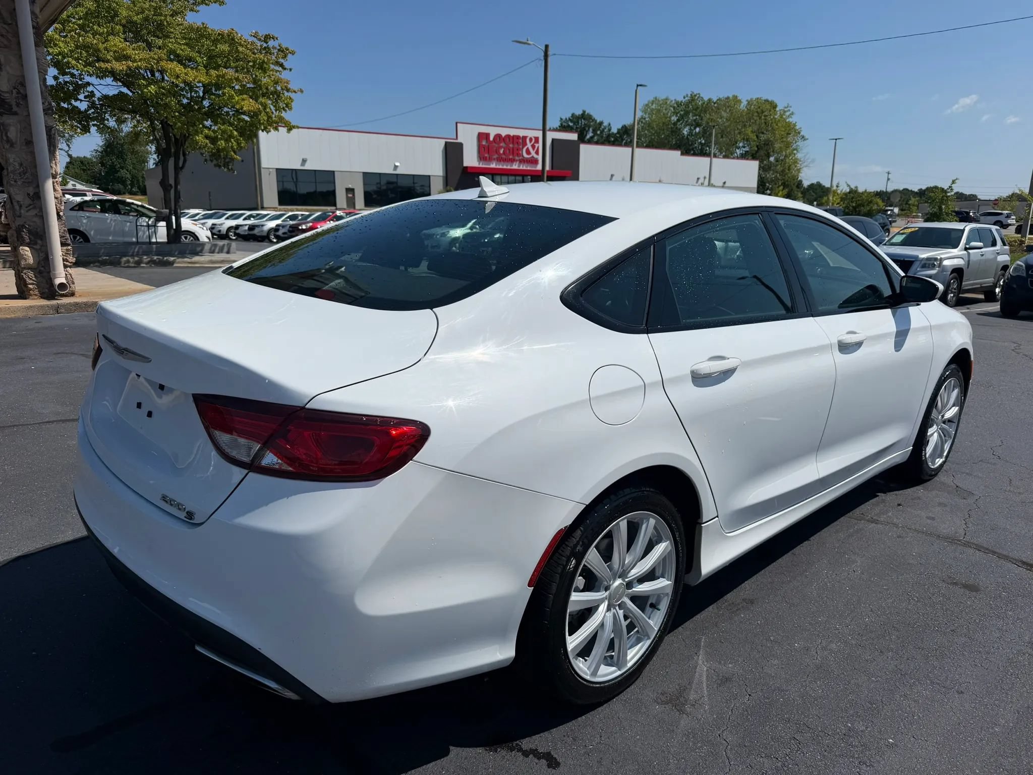 Used 2016 Chrysler 200 S FWD image 7