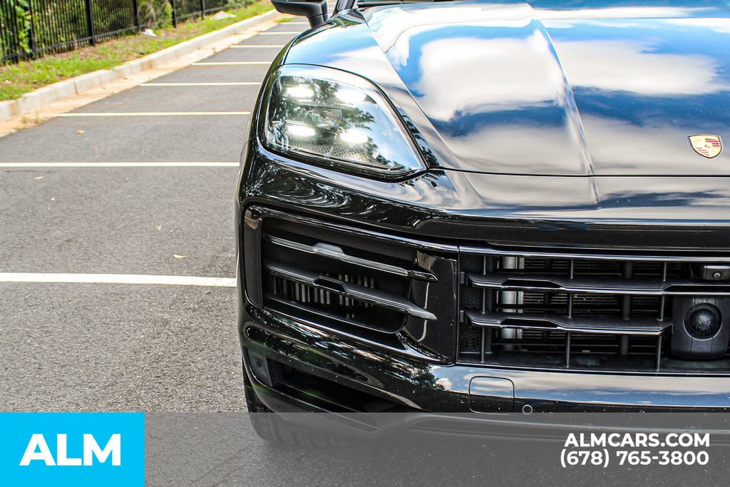 Used 2024 Porsche Cayenne Coupe AWD/4WD image 11