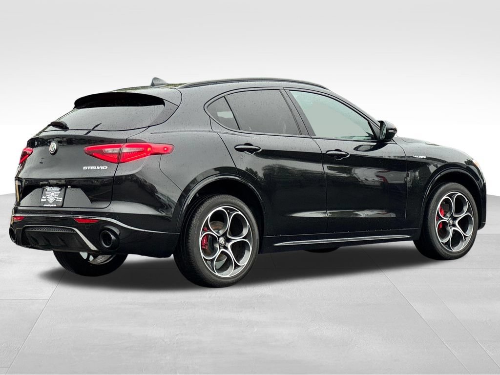 Used 2023 Alfa Romeo Stelvio Veloce AWD/4WD image 7