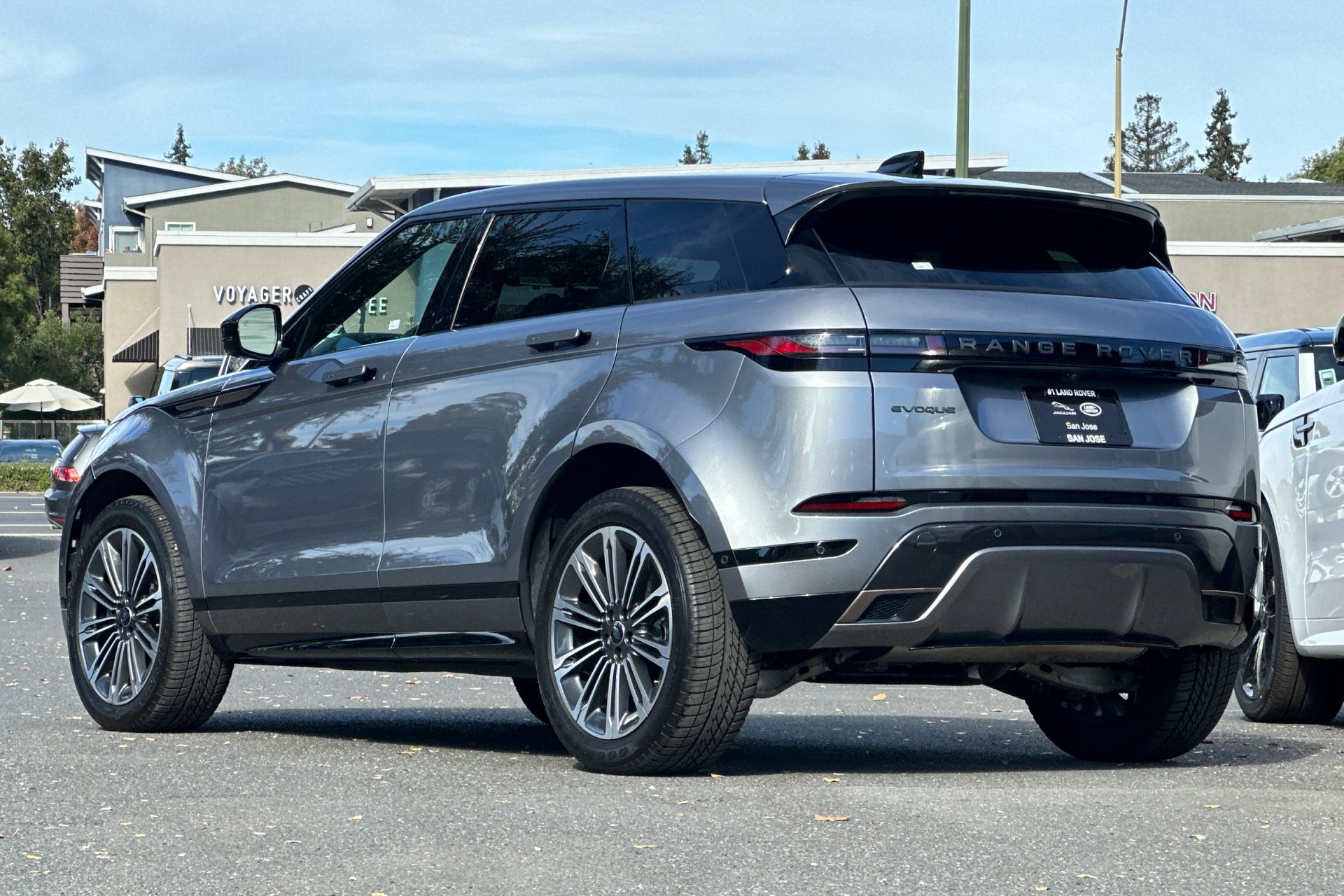 Used 2024 Land Rover Range Rover Evoque Dynamic SE image 4