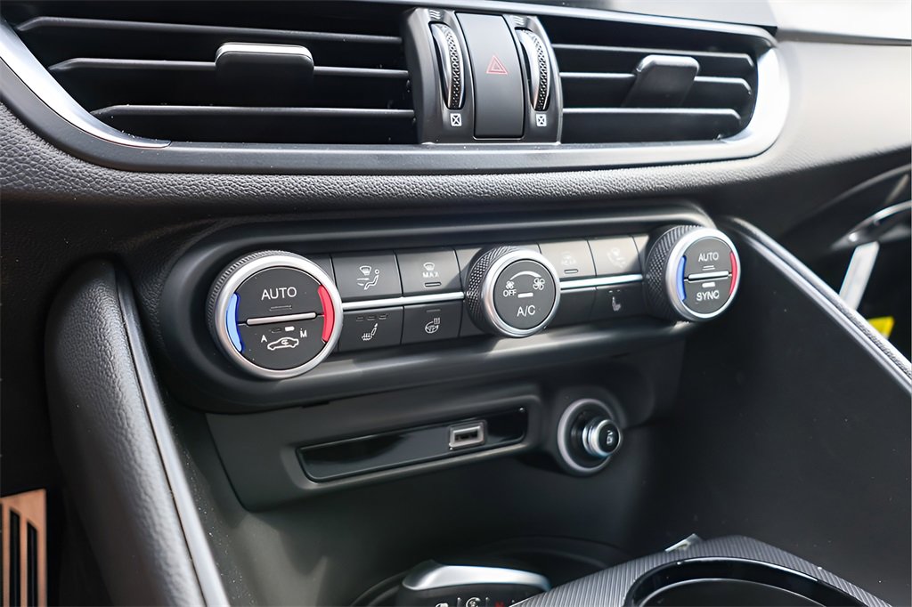 New 2025 Alfa Romeo Giulia Intensa w/ Driving Assist Package image 16