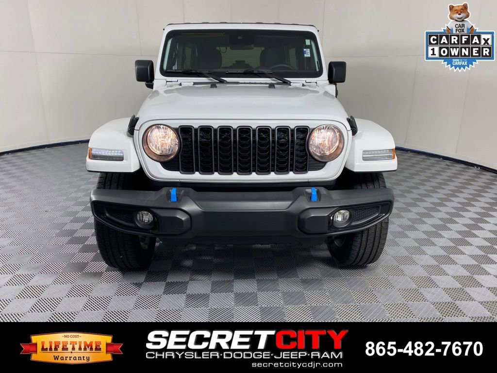 Used 2024 Jeep Wrangler Unlimited AWD/4WD image 2