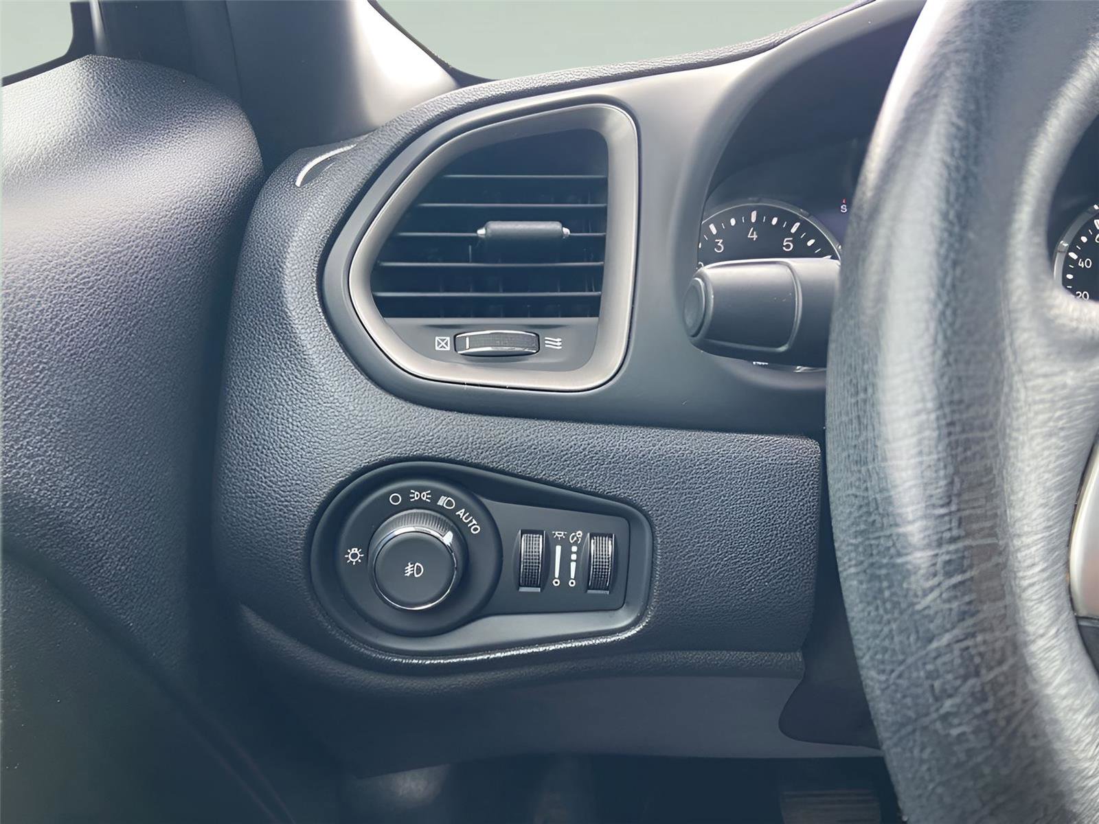 Used 2020 Jeep Renegade Altitude image 21