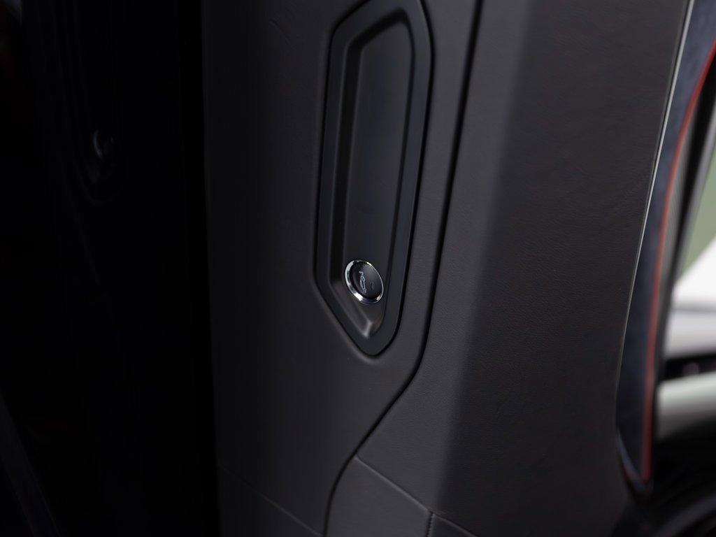 Used 2023 McLaren Artura image 11