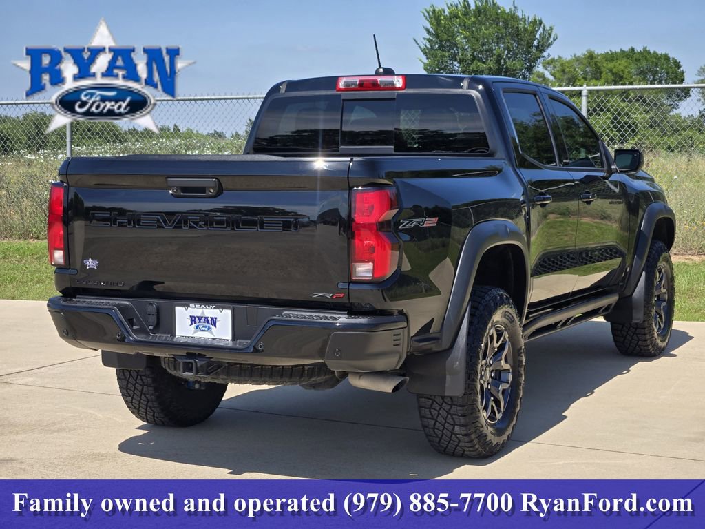Used 2025 Chevrolet Colorado ZR2 w/ Technology Package AWD/4WD image 3
