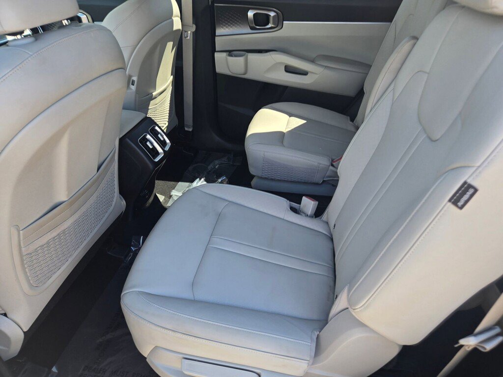 Used 2025 Kia Sorento EX image 9