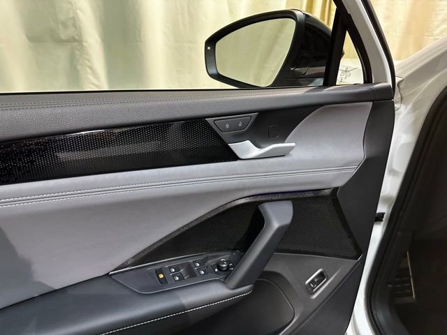 Certified 2025 Volkswagen Tiguan SE R-Line image 13