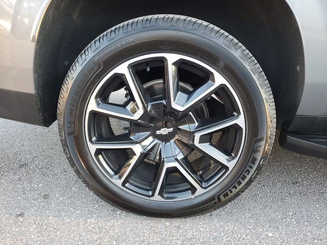 Used 2021 Chevrolet Suburban RST w/ Luxury Package image 5